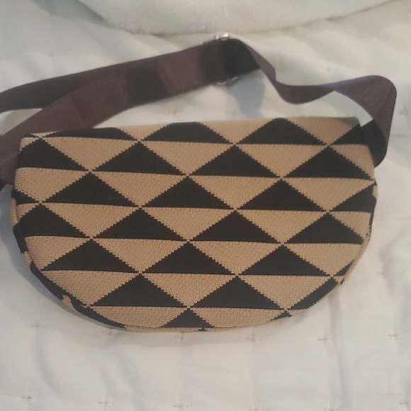 Geometric Patterned Brown and Black Belt Bag - Picture 8 of 8